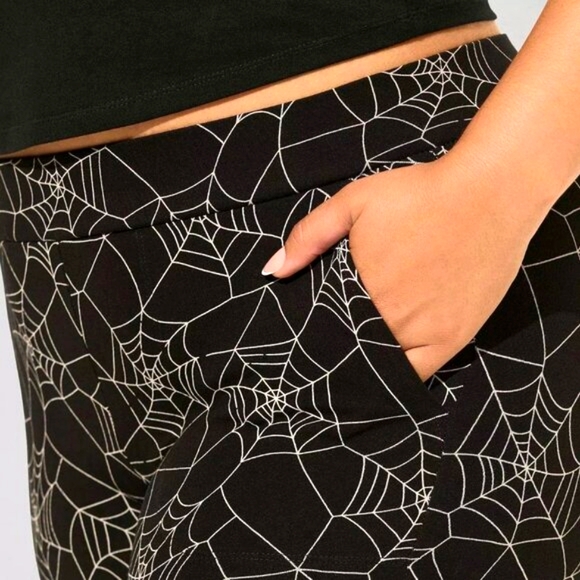 ❤️NWT VINTAGE TORRID HALLOWEEN CROP LEGGING - SPIDERWEB SPIDER WEB GOTHIC - 4X - Picture 3 of 8